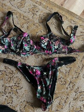 Victoria Secret bikini